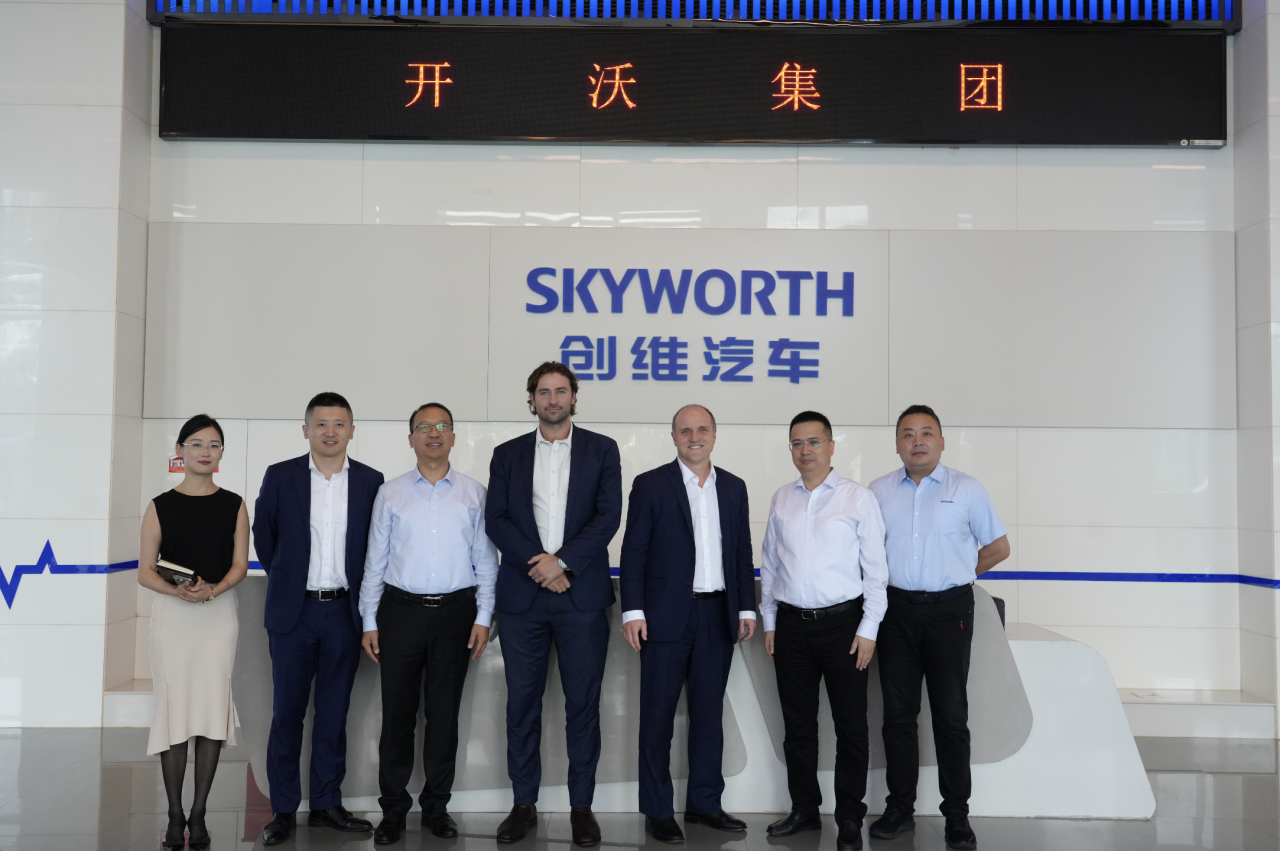 Consulul general australian la Shanghai vizitează SKYWELL Group pentru a explora împreună dezvoltarea globală a vehiculelor cu energie nouă
